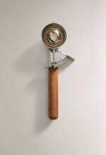 اسکوپ زن بستنی زاراهوم