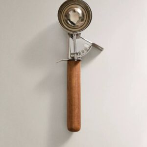 اسکوپ زن بستنی زاراهوم